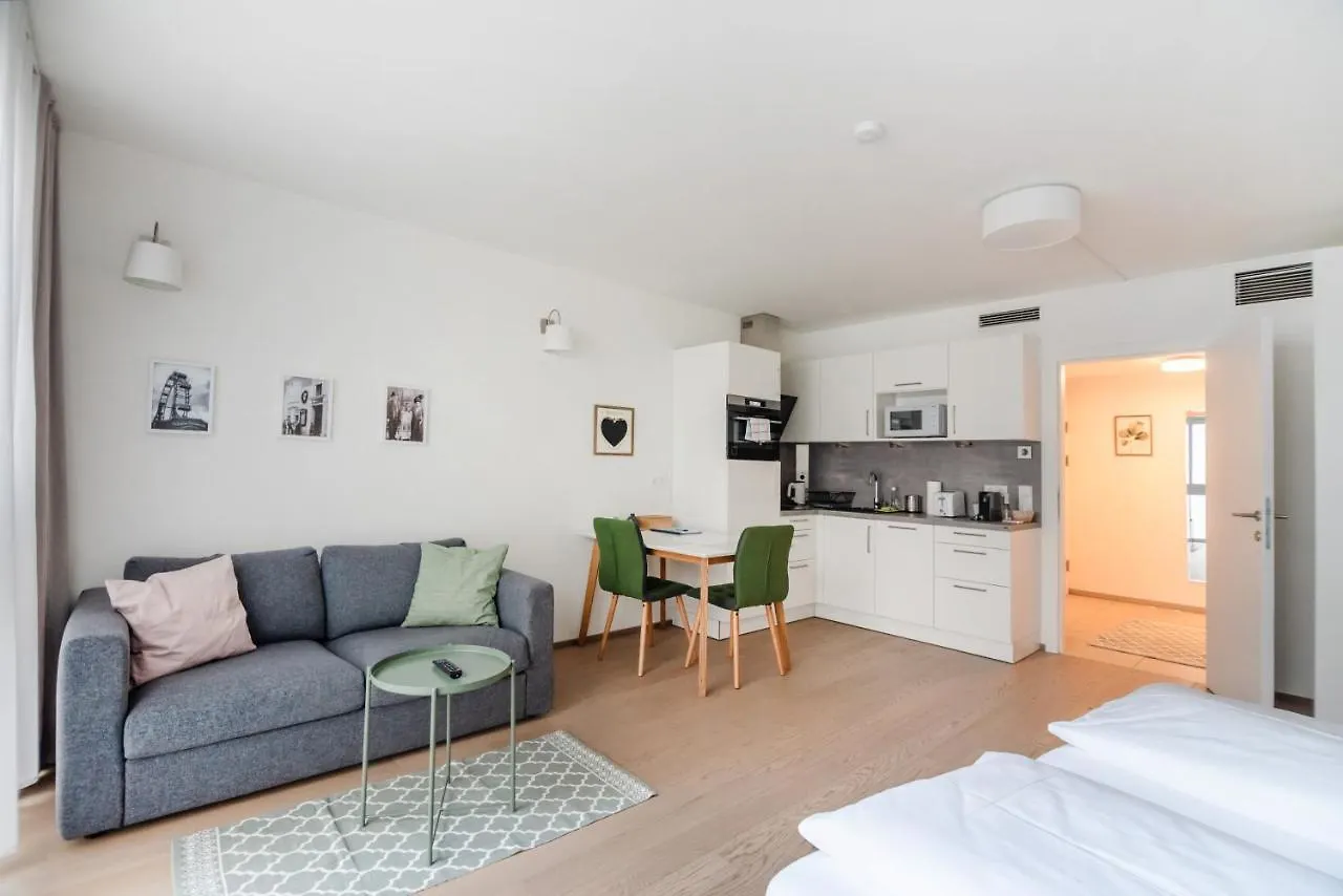 Quiet And Cozy Apartment Next To Mariahilfer Strasse And Naschmarkt With Ac, Minimum 30 Nights Vienna