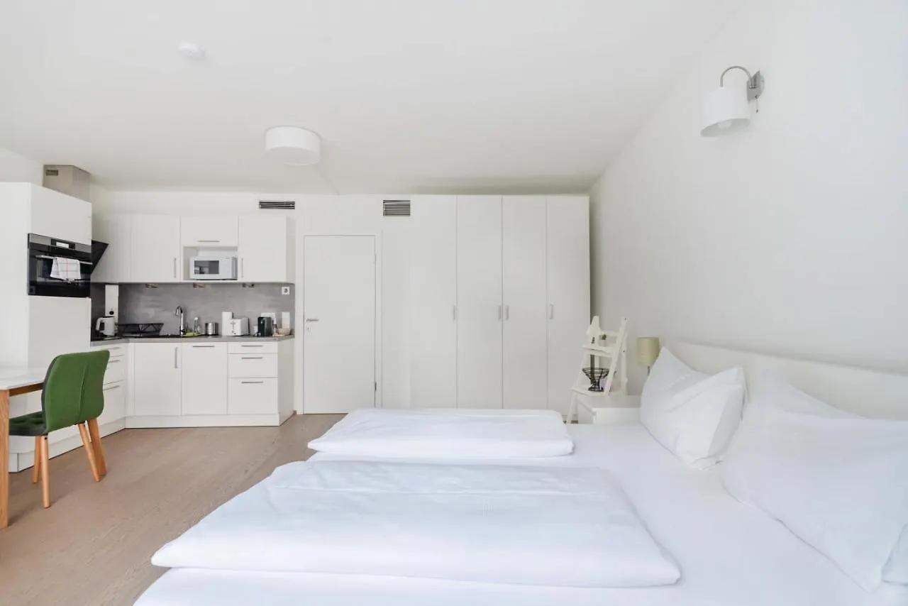 Quiet And Cozy Apartment Next To Mariahilfer Strasse And Naschmarkt With Ac, Minimum 30 Nights Vienna