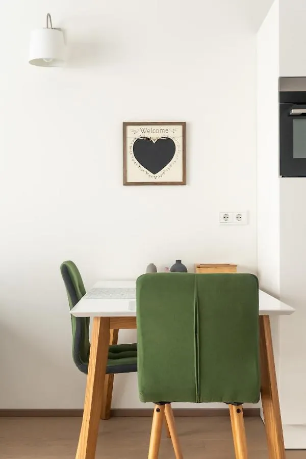 Quiet And Cozy Apartment Next To Mariahilfer Strasse And Naschmarkt With Ac, Minimum 30 Nights Vienna 0*,