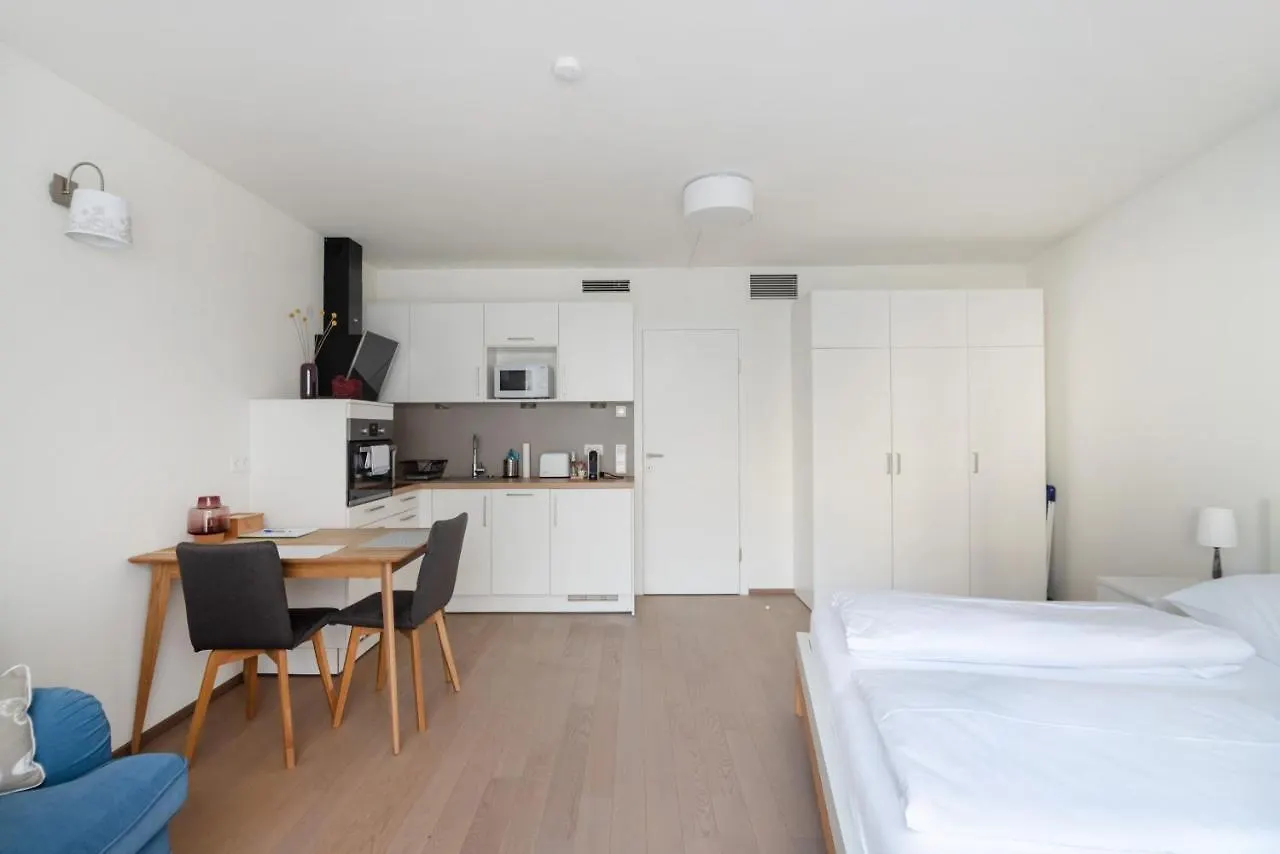 Quiet And Cozy Apartment Next To Mariahilfer Strasse And Naschmarkt With Ac, Minimum 30 Nights Vienna