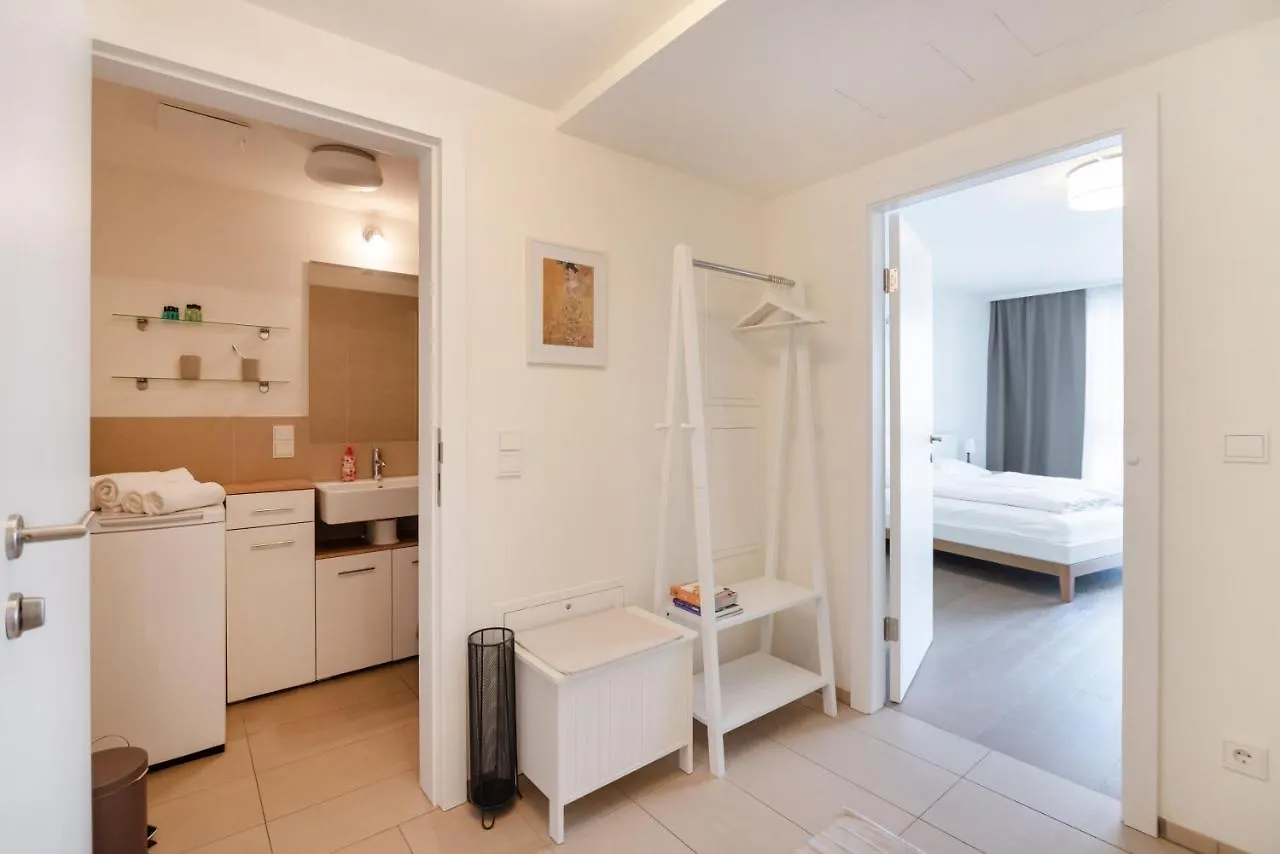 Quiet And Cozy Apartment Next To Mariahilfer Strasse And Naschmarkt With Ac, Minimum 30 Nights Vienna Austria