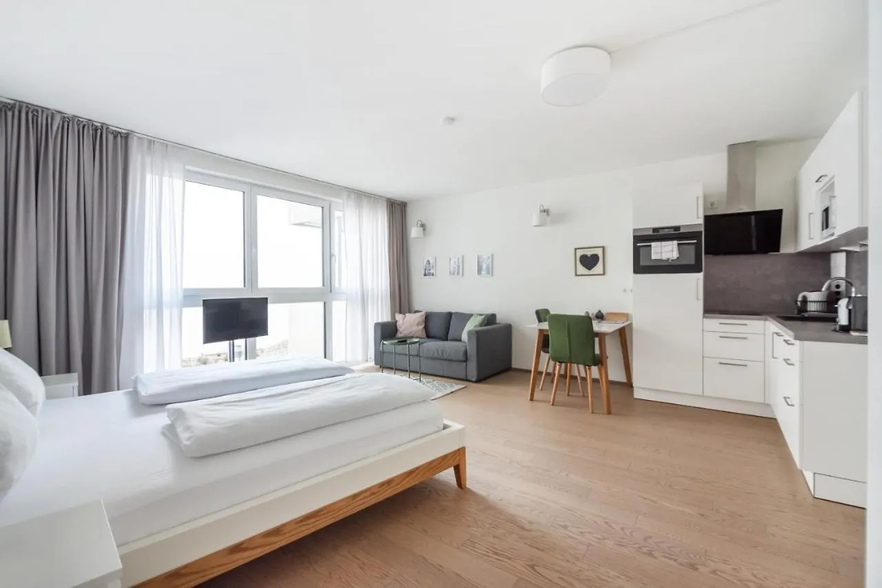 Quiet And Cozy Apartment Next To Mariahilfer Strasse And Naschmarkt With Ac, Minimum 30 Nights Vienna