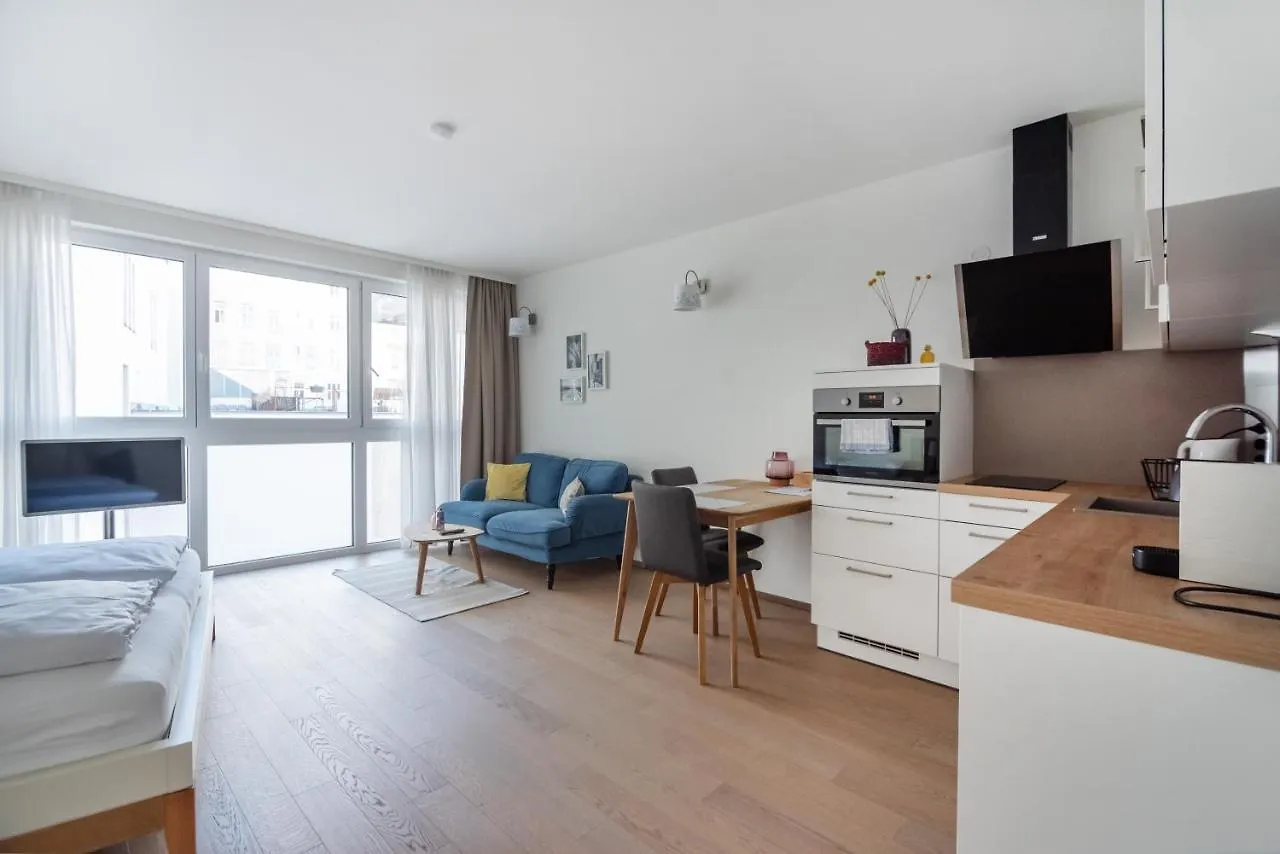 Quiet And Cozy Apartment Next To Mariahilfer Strasse And Naschmarkt With Ac, Minimum 30 Nights Vienna