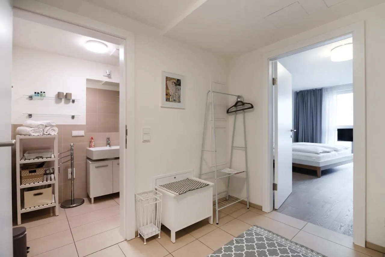 Quiet And Cozy Apartment Next To Mariahilfer Strasse And Naschmarkt With Ac, Minimum 30 Nights Vienna Austria