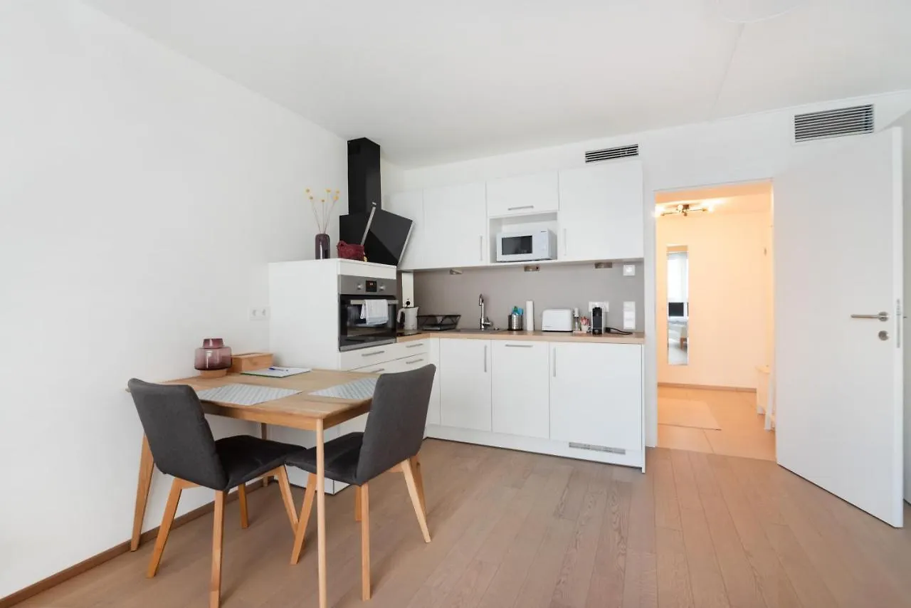 Quiet And Cozy Apartment Next To Mariahilfer Strasse And Naschmarkt With Ac, Minimum 30 Nights Vienna