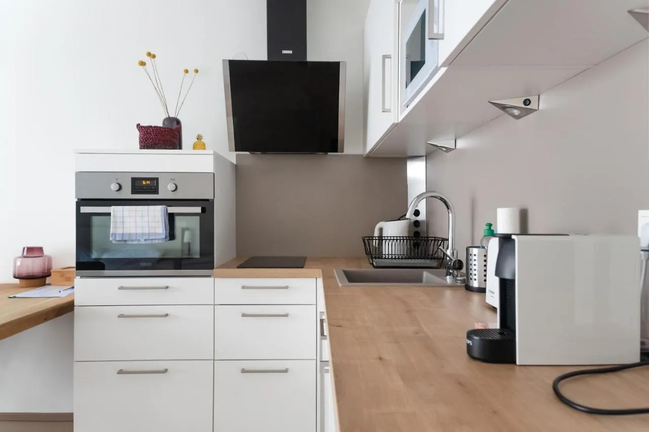 Quiet And Cozy Apartment Next To Mariahilfer Strasse And Naschmarkt With Ac, Minimum 30 Nights Vienna 0*,