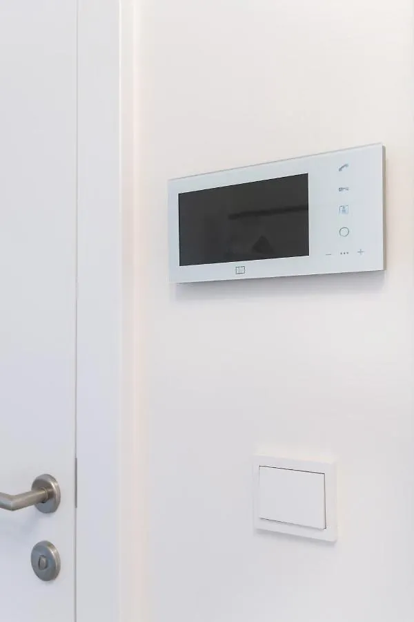Quiet And Cozy Apartment Next To Mariahilfer Strasse And Naschmarkt With Ac, Minimum 30 Nights Vienna