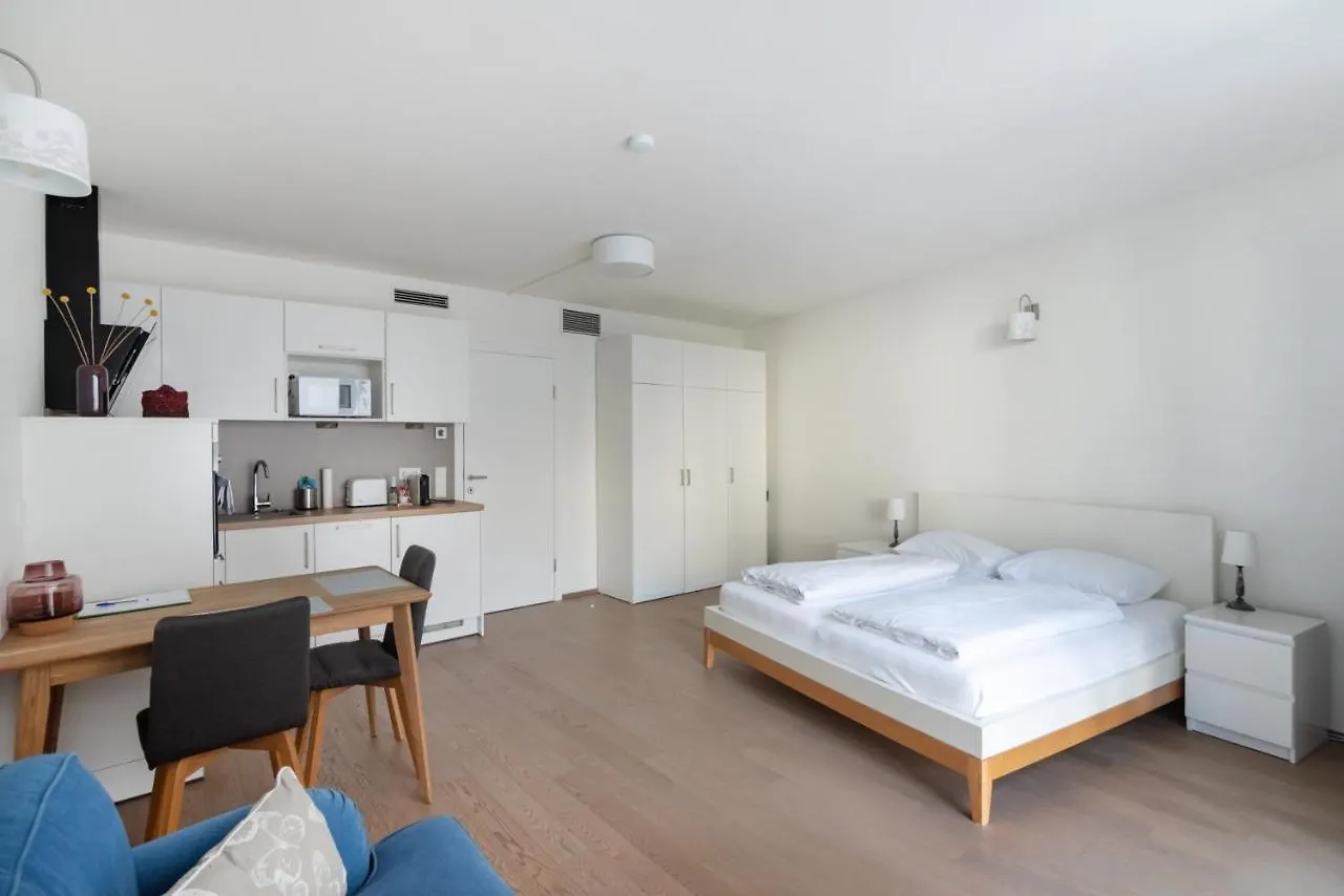 Quiet And Cozy Apartment Next To Mariahilfer Strasse And Naschmarkt With Ac, Minimum 30 Nights Vienna