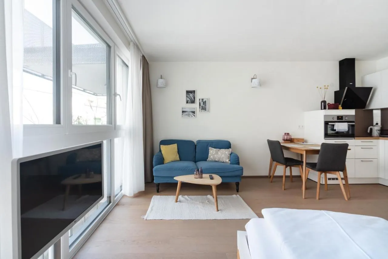 Quiet And Cozy Apartment Next To Mariahilfer Strasse And Naschmarkt With Ac, Minimum 30 Nights Vienna