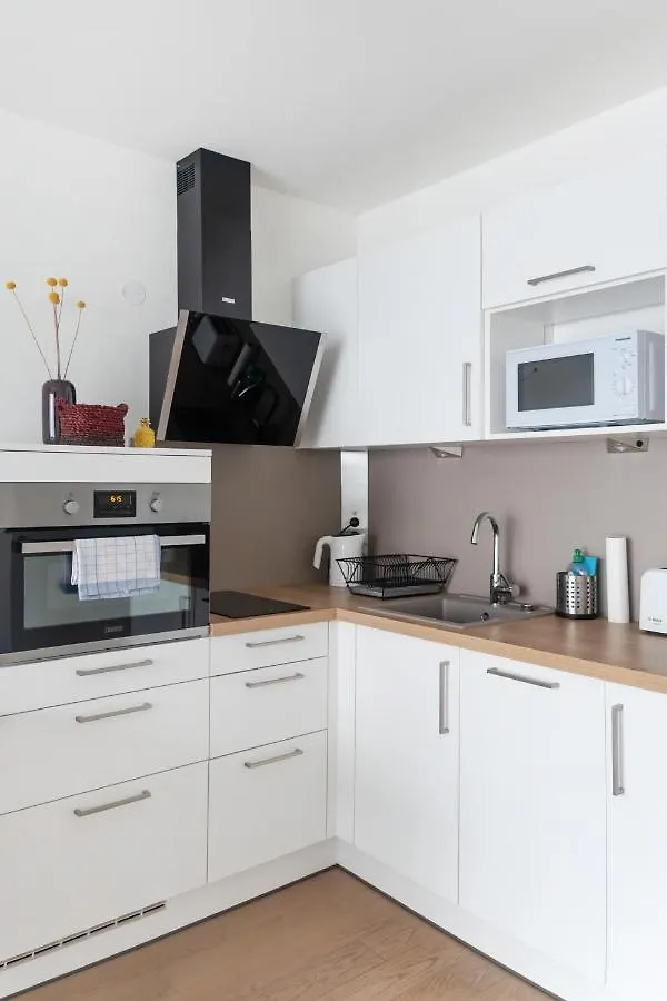 Quiet And Cozy Apartment Next To Mariahilfer Strasse And Naschmarkt With Ac, Minimum 30 Nights Wien Österrike